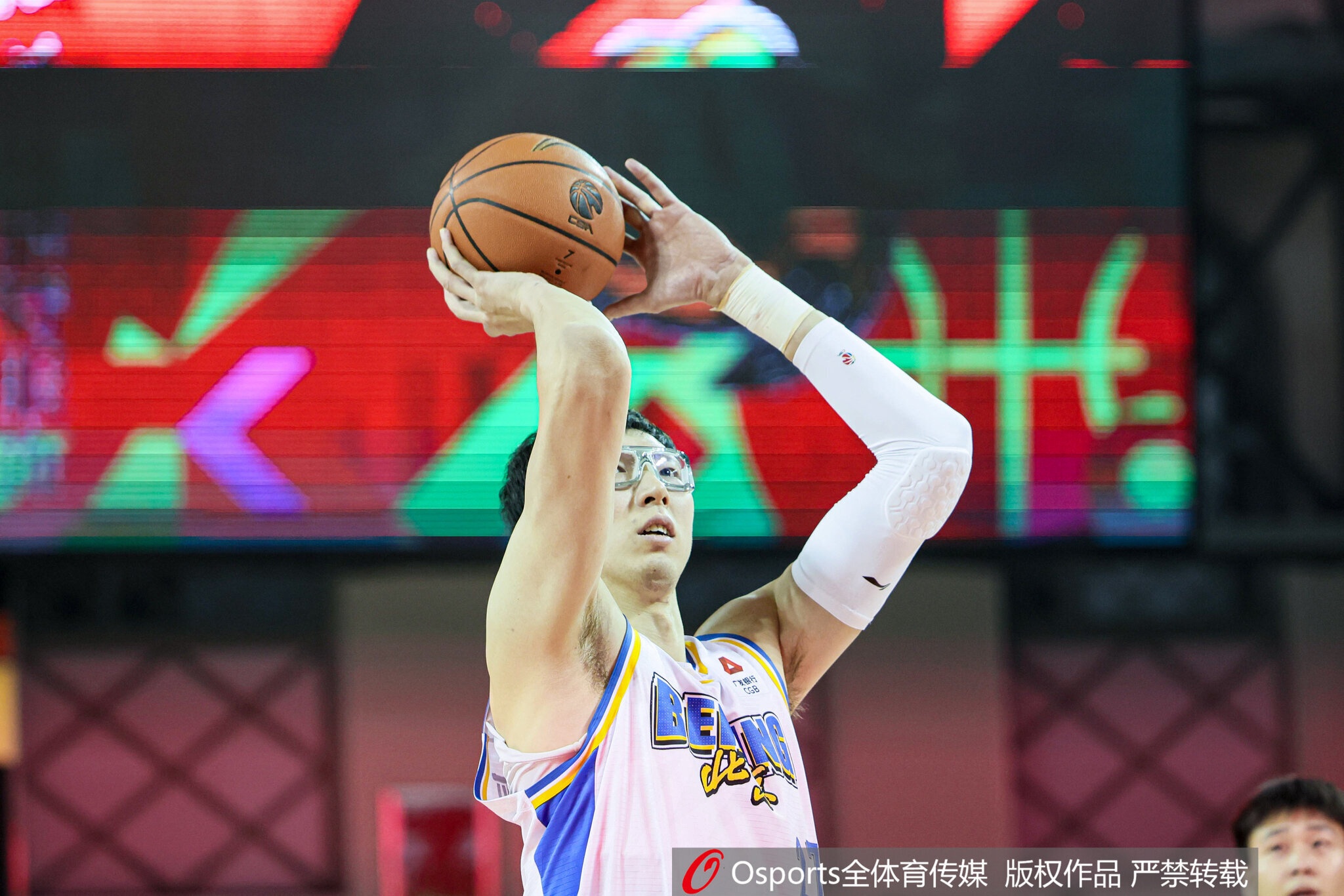 LOL赛事直播-真该练练罚球了！周琦半场4罚全铁 仅得到3篮板1失误&amp;正负值-10