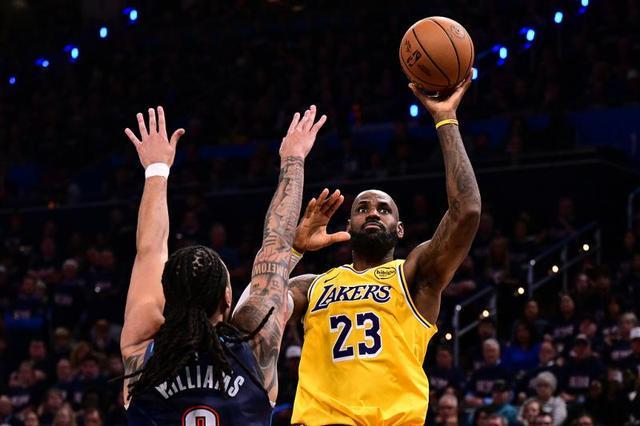 赛事官网入口-NBA季后赛｜湖人再度不敌雷霆，赛后全队找裁判理论
